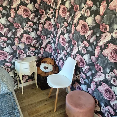 Holiday home Ma P'tite Maison , Jardin Prive , Clim Acquigny